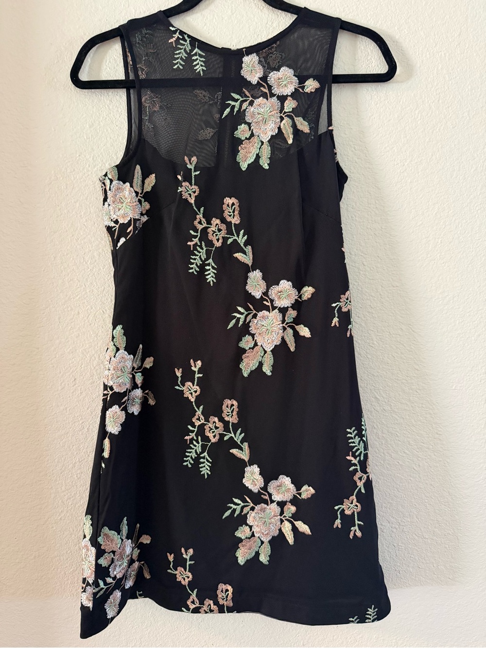 Vince Camuto Floral Black Dress size 4 Gorgeous Detail - Picture 10 of 16